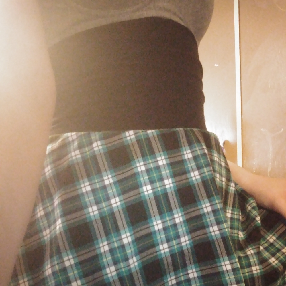 Juniors green skirt